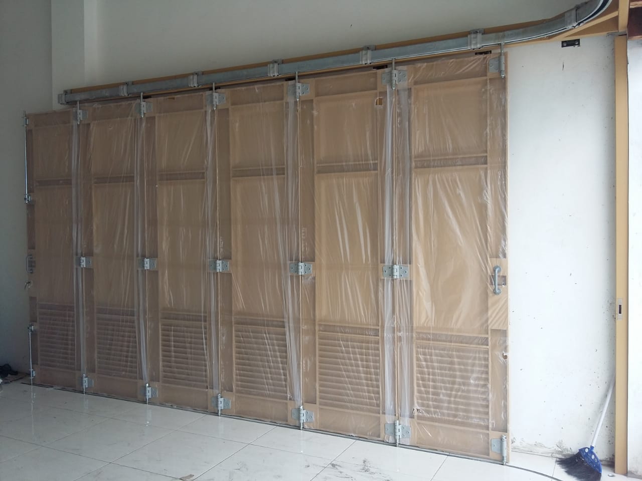 Pintu garasi treesdoor