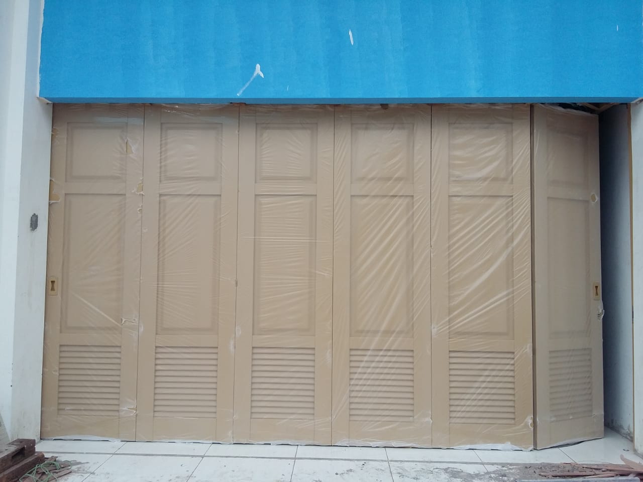 Pintu garasi grant